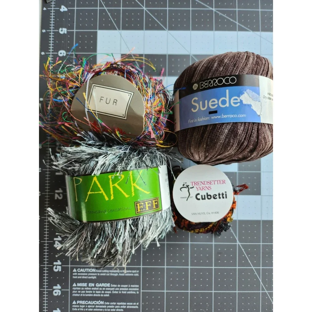 4 New Skeins of Various Yarns Made in Italy B47